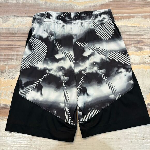 Nike Dri-Fit Athletic Shorts Boys Small - Picture 2 of 11